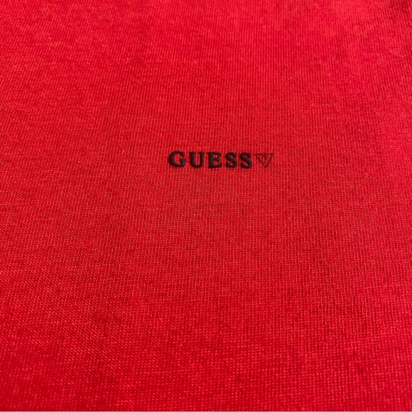 Guess v-neck t-shirt size M - Picture 5 of 7
